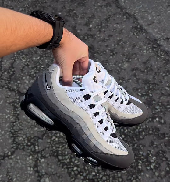 NIKE Air Max 95 ホワイト グレー スニーカー NIKE AIR MAX 95 GREY WHITE BLACK – Live-kickz