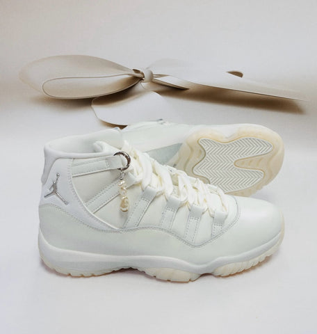 AIR JORDAN 11 PEARL