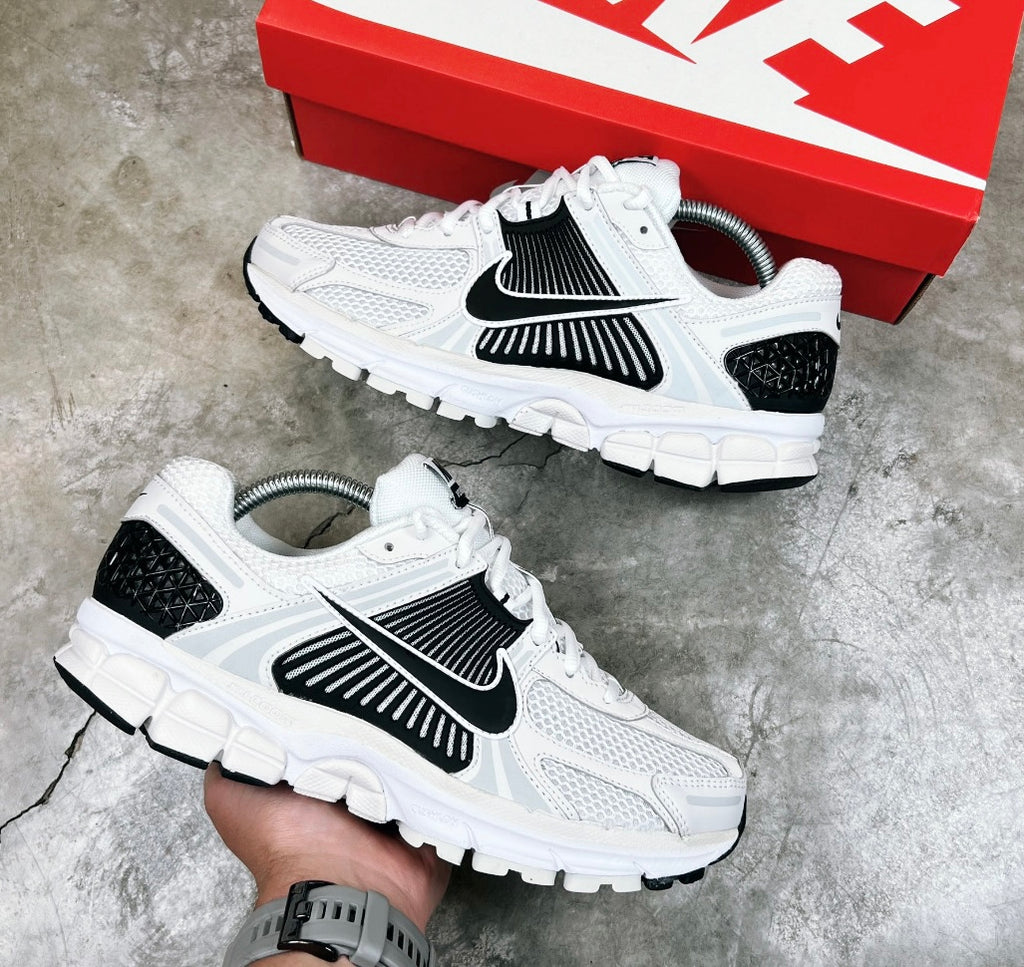 NIKE V MAX WHITE BLACK
