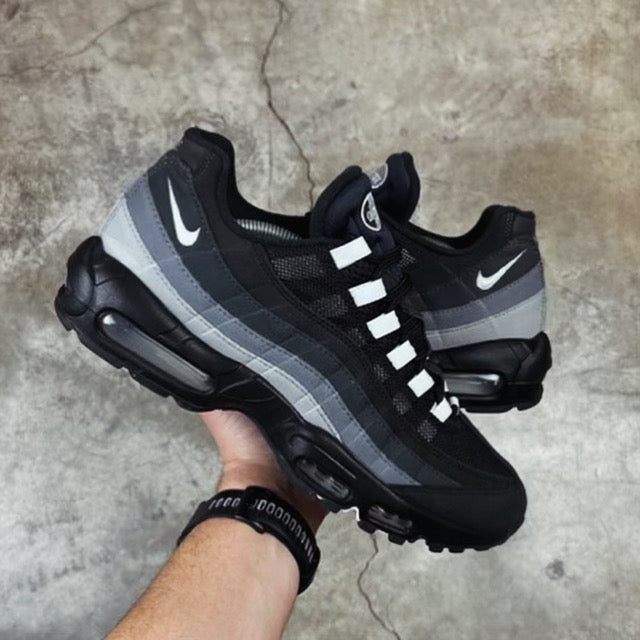 nike air max 95 essential white and black