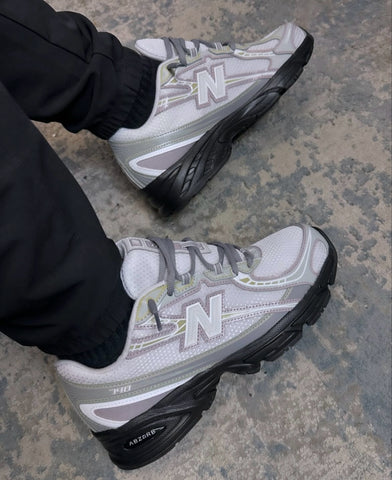 NEW BALANCE TRAINERS GREY BLACK