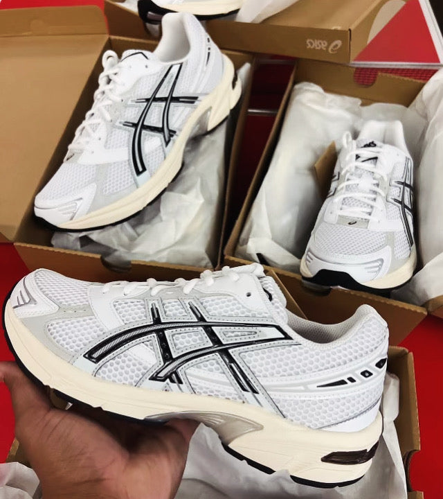 ASICS GEL RUNNERS WHITE BLACK