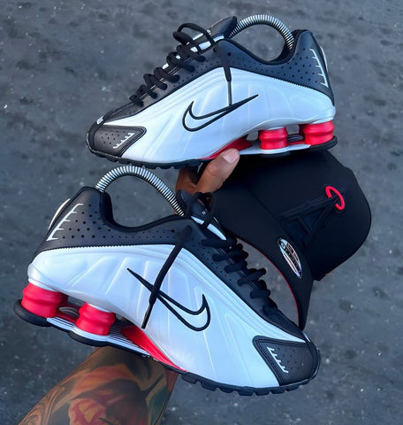 NIKE AIR SHOX BLACK GREY