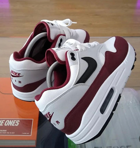 Nike air max maroon and white hotsell
