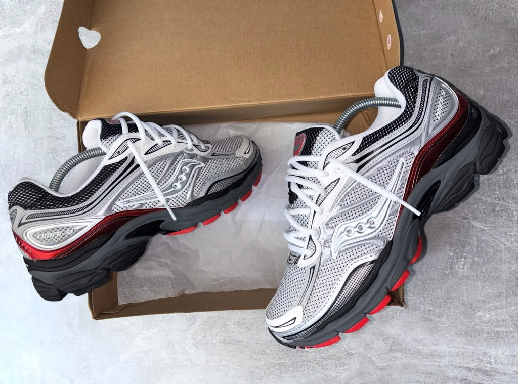 SAUCONY HYBRID TRAINERS GREY BLACK WHITE RED