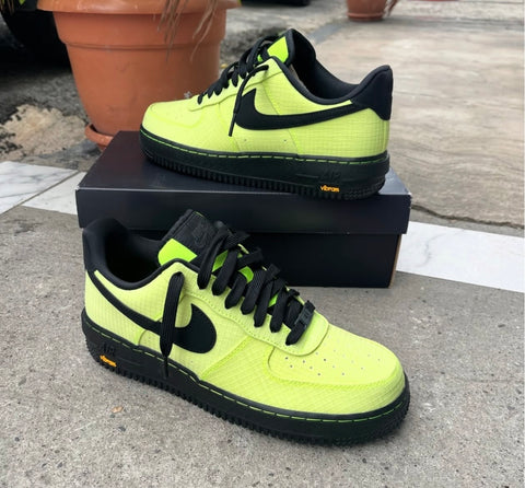 NIKE AIR FORCE 1 VOLT BLACK