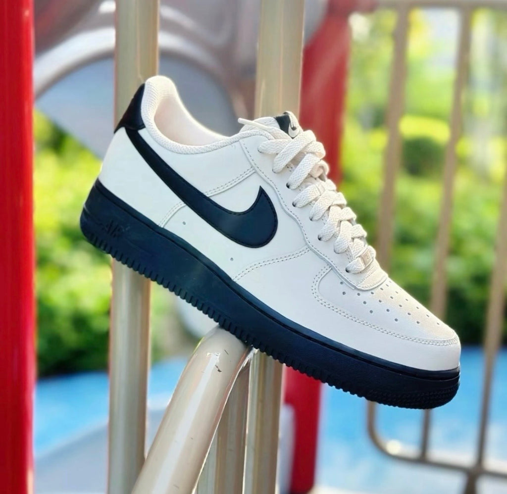 NIKE AIR FORCE 1 LIGHT KHAKI BLACK