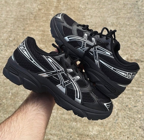 ASICS GEL TRAINERS BLACK SILVER