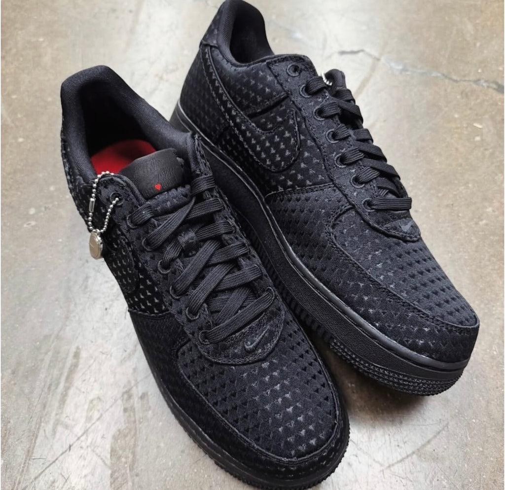 NIKE AIR FORCE 1 BLACK VDAY