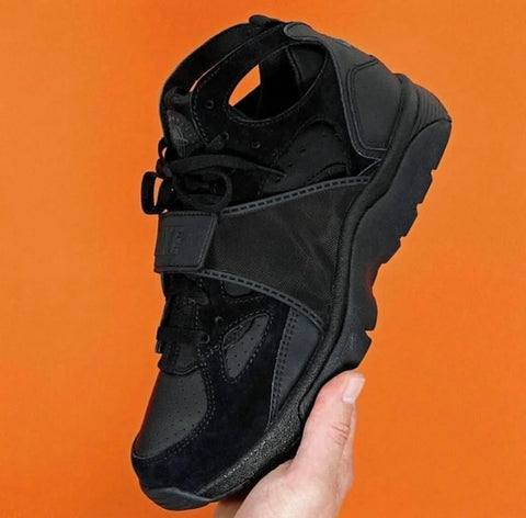 NIKE HUARACHE TRIPLE BLACK