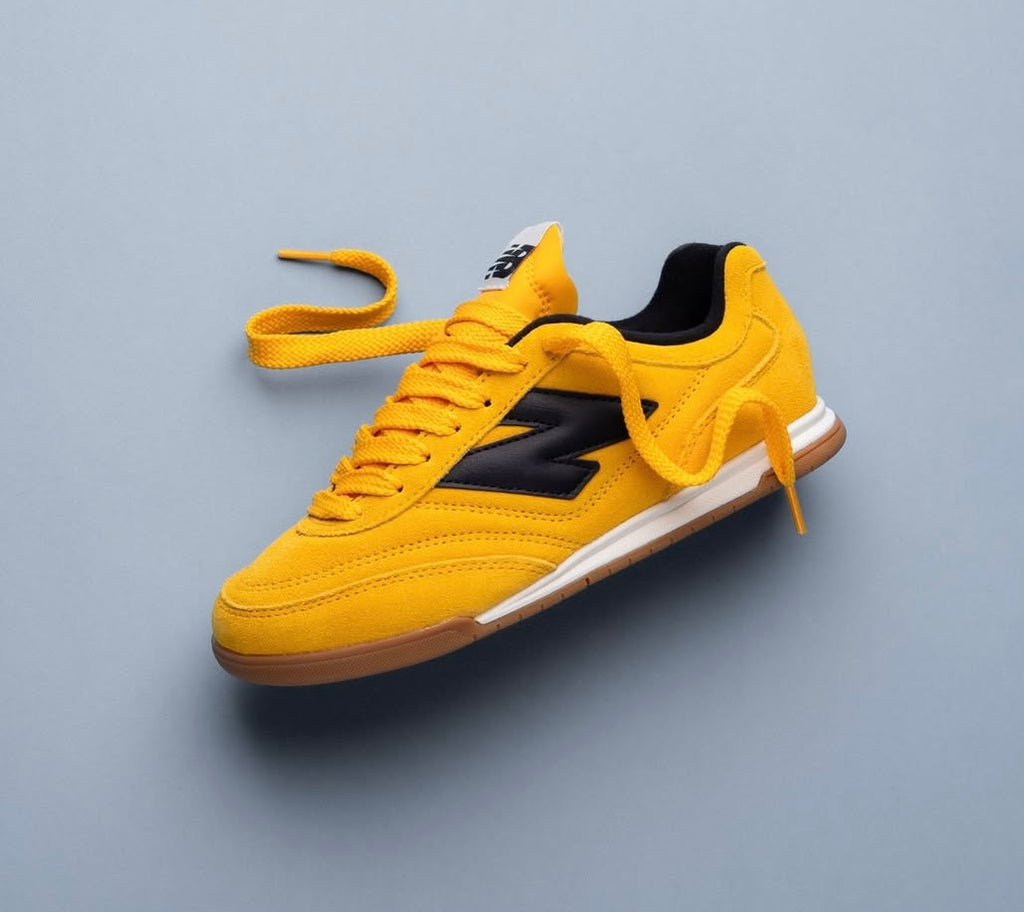 NEW BALANCE CLASSIC RUNNERS YELLOW BLACK GUM BOTTOM
