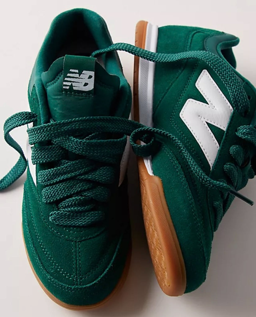 NEW BALANCE CLASSIC RUNNERS GREEN WHITE GUM BOTTOM
