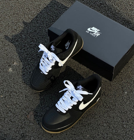 NIKE AIR FORCE 1 BLACK WHITE GUM BOTTOM