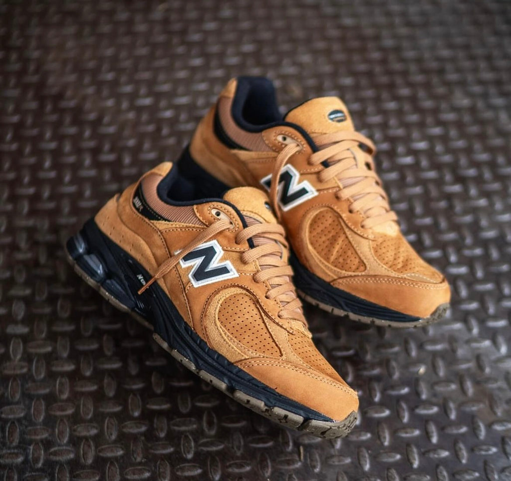 NEW BALANCE TRAINERS BROWN BLACK